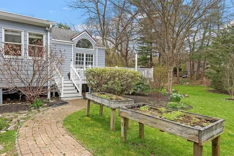 Exterior - 80 Boyles St, Beverly, MA 01915 photo 8 of 12