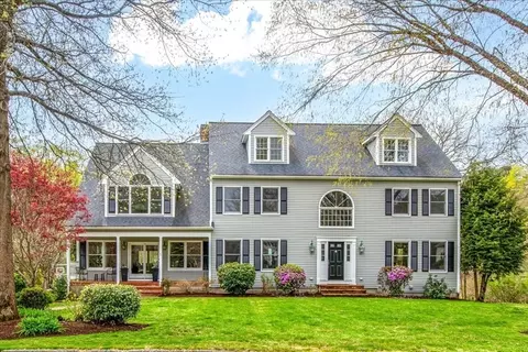 9 Acorn Cir, Medfield, MA 02052