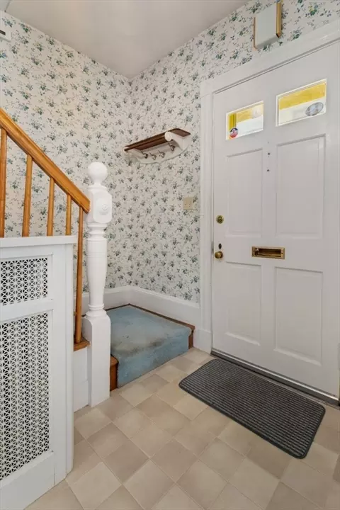 Entry Way - 99 Glendale St, Everett, MA 02149 photo 3 of 6