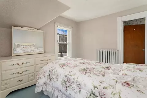 Bedroom - 99 Glendale St, Everett, MA 02149 photo 6 of 12