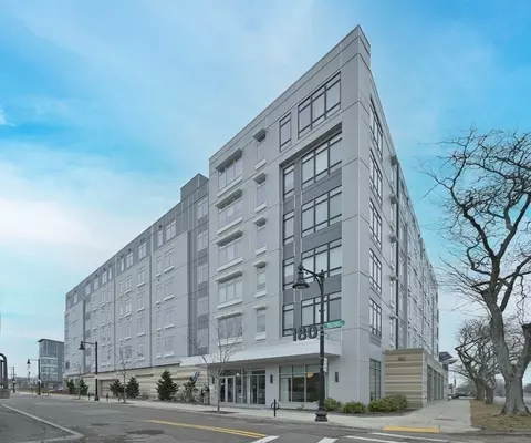 180 Telford St #506, Boston, MA 02135