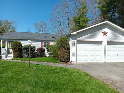 3404 Oak Point Dr, Middleboro, MA 02346
