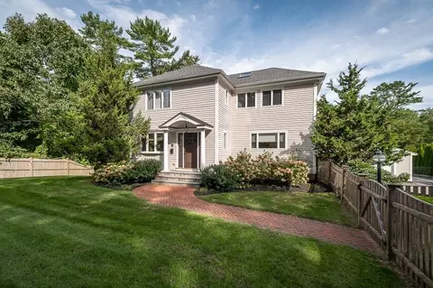 516 Summer St, Manchester, MA 01944