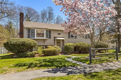 15 Briarwood Dr, Danvers, MA 01923