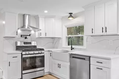 31 Pine Hill Rd, Chelmsford, MA 01824