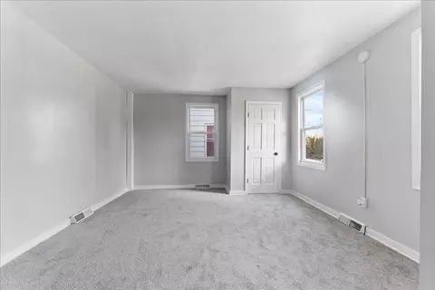 27 E Bartlett St, Westfield, MA 01085 photo 3