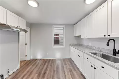27 E Bartlett St, Westfield, MA 01085 photo 2