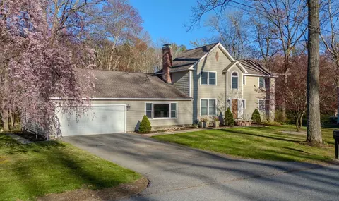 27 Amble Rd, Chelmsford, MA 01824