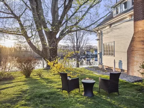 348 Main St, Groveland, MA 01834