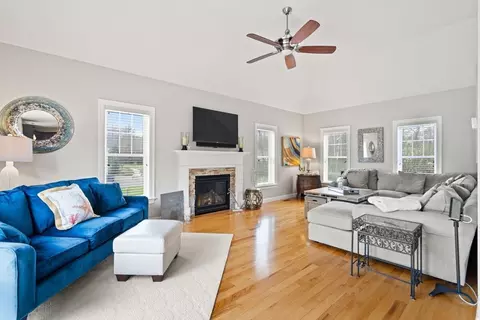 7 Bellingham St, Mendon, MA 01756 photo 13