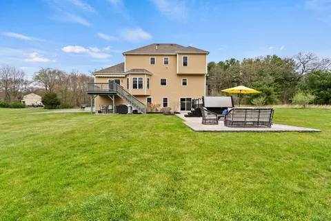 7 Bellingham St, Mendon, MA 01756 photo 34