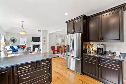 7 Bellingham St, Mendon, MA 01756 photo 8