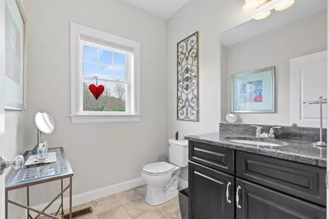 7 Bellingham St, Mendon, MA 01756 photo 19