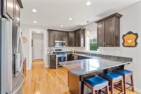 7 Bellingham St, Mendon, MA 01756 photo 10
