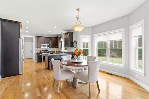 7 Bellingham St, Mendon, MA 01756 photo 11