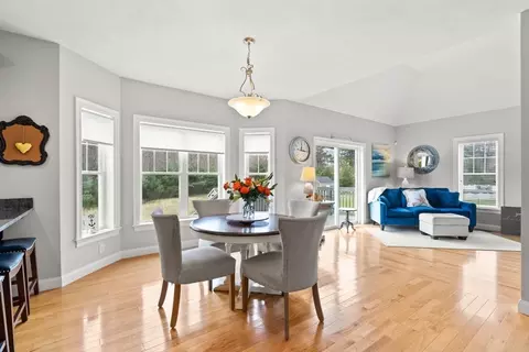 7 Bellingham St, Mendon, MA 01756 photo 12