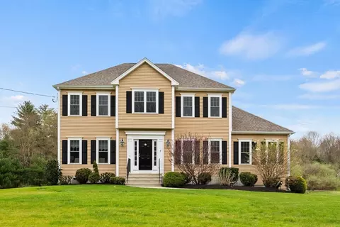 7 Bellingham St, Mendon, MA 01756 photo 3