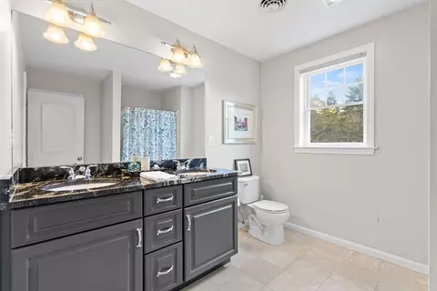 7 Bellingham St, Mendon, MA 01756 photo 24