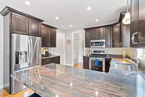 7 Bellingham St, Mendon, MA 01756 photo 9