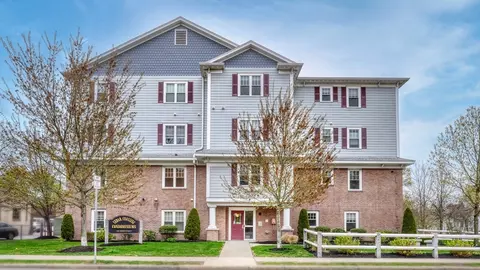 185 Essex St #3B/10, Melrose, MA 02176