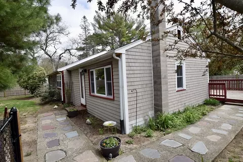 22 Meadowlark Dr, Wareham, MA 02571 photo 2