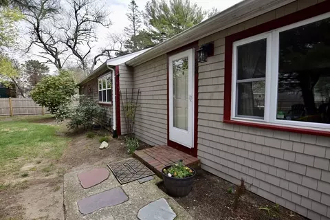 22 Meadowlark Dr, Wareham, MA 02571 photo 4