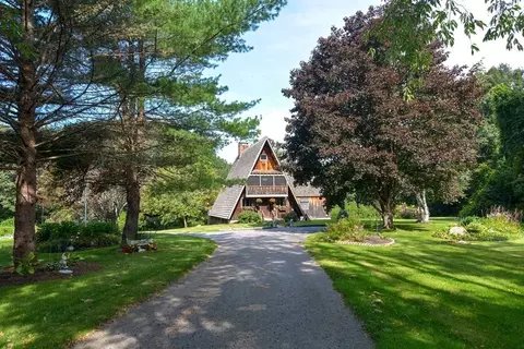 83 Hobbs Rd, Princeton, MA 01541