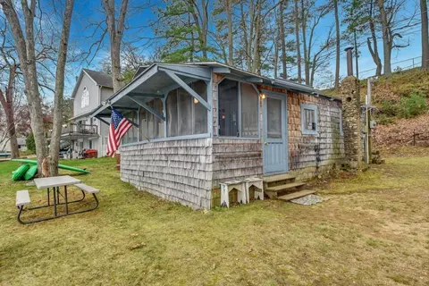 36 Burgess School Rd, Sturbridge, MA 01566