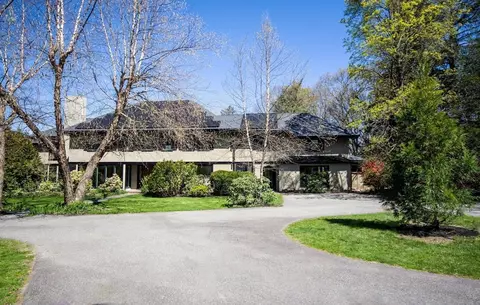 34 Century Ln, Milton, MA 02186
