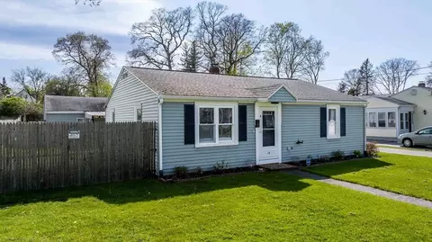 14 Maple St, Taunton, MA 02780