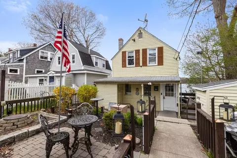 18 Woodbine Ave, Pembroke, MA 02359
