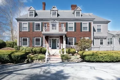 5 Porter Rd #102, Andover, MA 01810