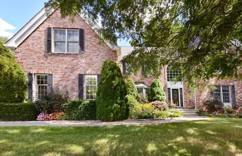 2 Sleigh Ln, Westborough, MA 01581
