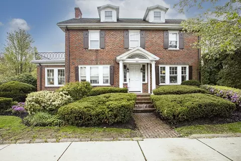 552 W Elm St, Brockton, MA 02301