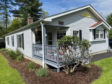 4301 Oak Point Dr, Middleboro, MA 02346