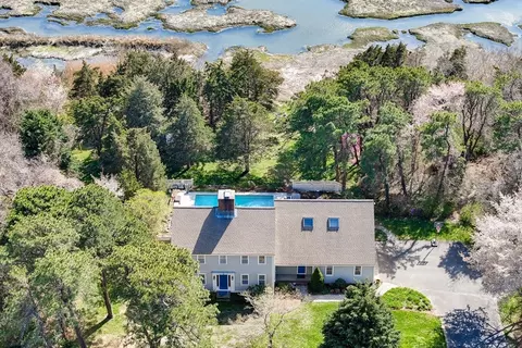 9 Stonefield Dr, Sandwich, MA 02537