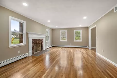 Living - 20 Pine St, Dover, MA 02030 photo 2 of 11