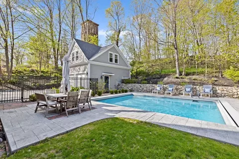 Exterior - 100 Main St, Hingham, MA 02043 photo 6 of 7