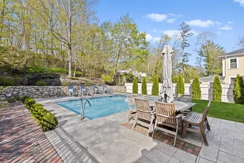 Exterior - 100 Main St, Hingham, MA 02043 photo 5 of 7