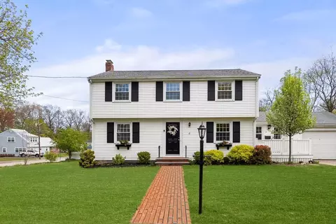4 Ivy Ct, Weymouth, MA 02190
