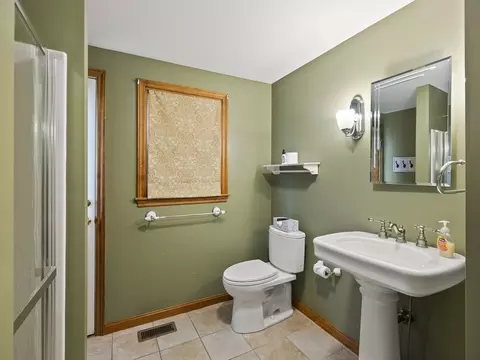 Bath - 5 Kenneth Rd, Georgetown, MA 01833 photo 1 of 5