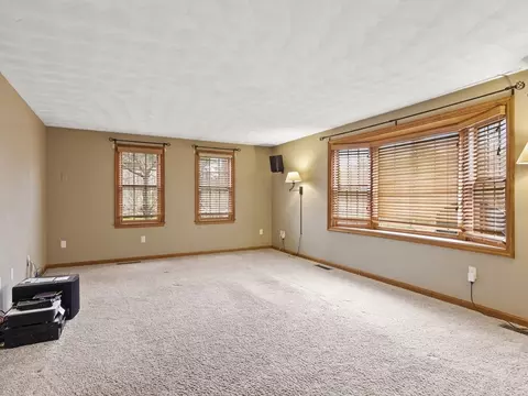 Living - 5 Kenneth Rd, Georgetown, MA 01833 photo 3 of 5