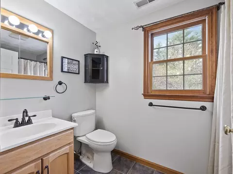 Bath - 5 Kenneth Rd, Georgetown, MA 01833 photo 2 of 5