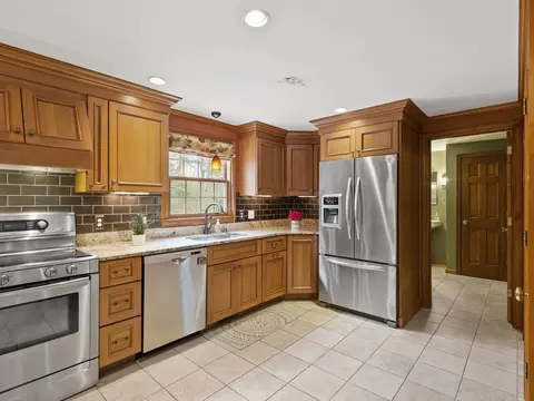 Kitchen - 5 Kenneth Rd, Georgetown, MA 01833 photo 3 of 4