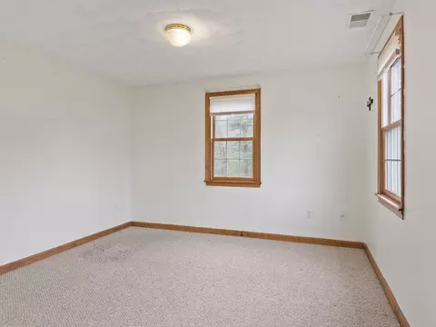 Bedroom - 5 Kenneth Rd, Georgetown, MA 01833 photo 2 of 5
