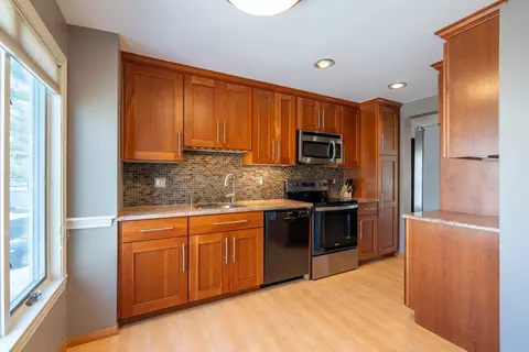 Kitchen - 37 Constitution Ln #2, Danvers, MA 01923 photo 3 of 3