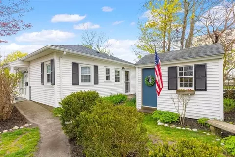 Exterior - 4 C St, Hull, MA 02045 photo 2 of 3