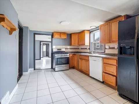 Kitchen - 10 E Shore Rd, Holbrook, MA 02343 photo 1 of 3