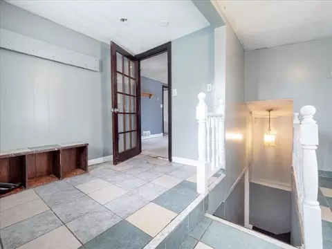Entry Way - 10 E Shore Rd, Holbrook, MA 02343 photo 6 of 6