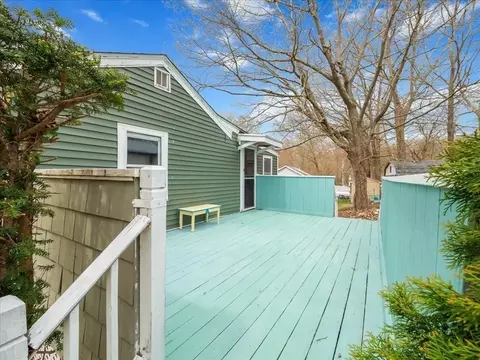 Exterior - 10 E Shore Rd, Holbrook, MA 02343 photo 4 of 4